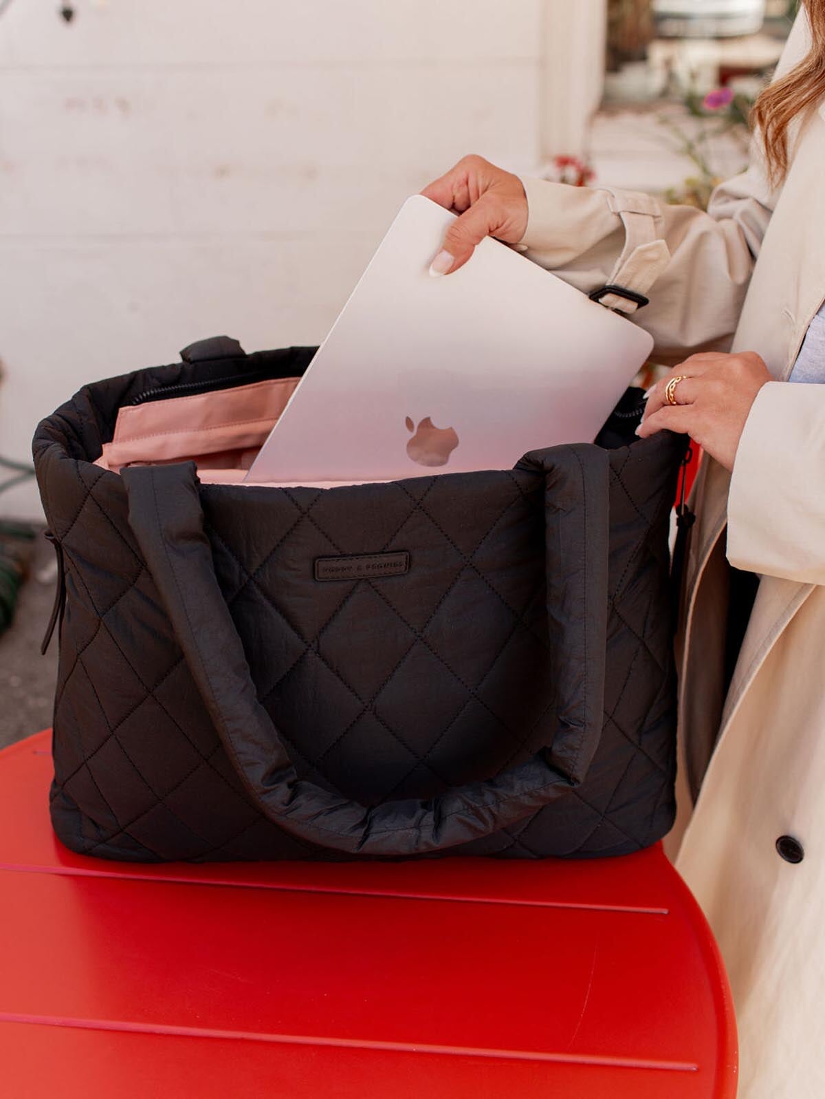 Tote It Black