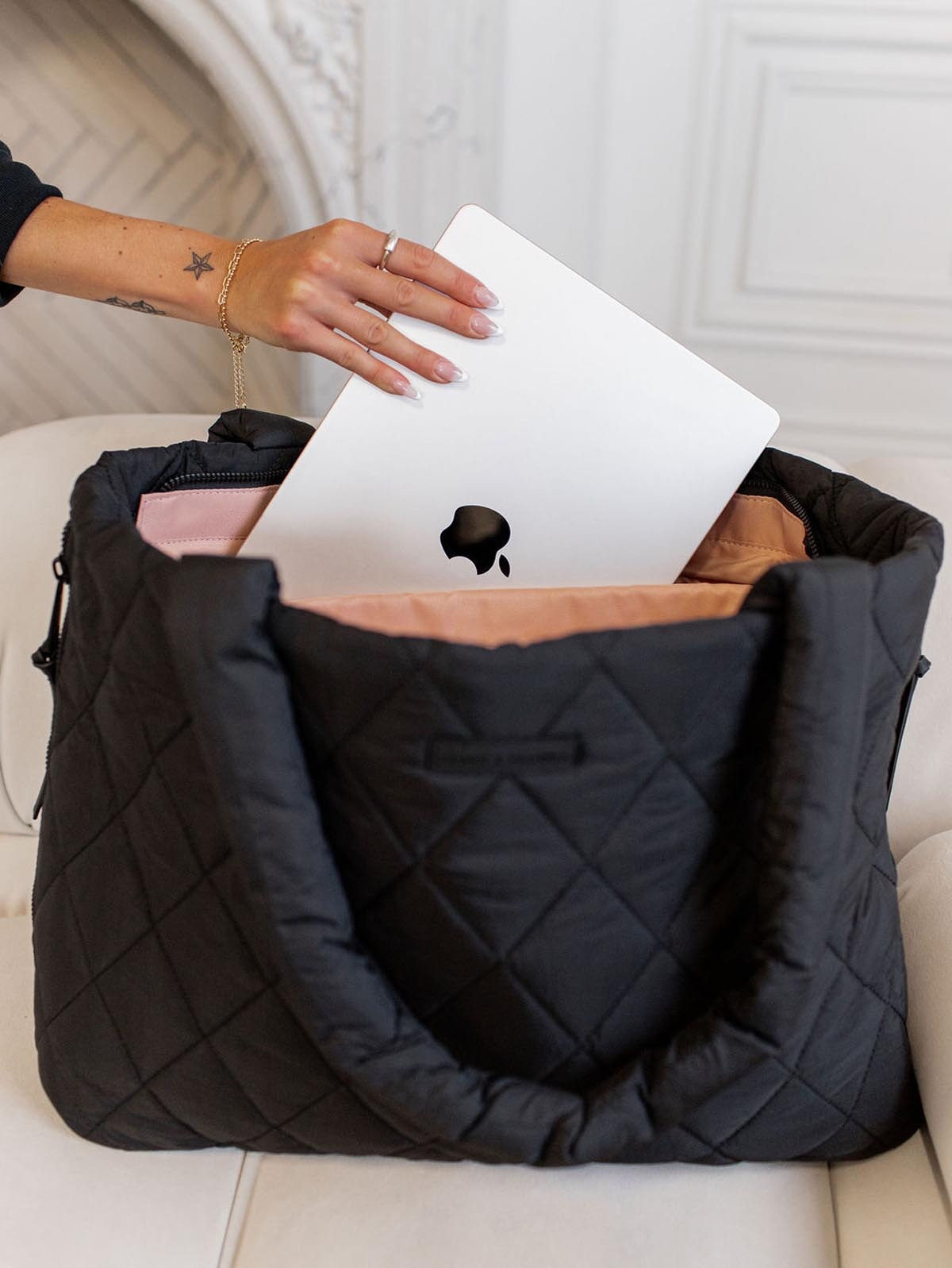 Tote It Black